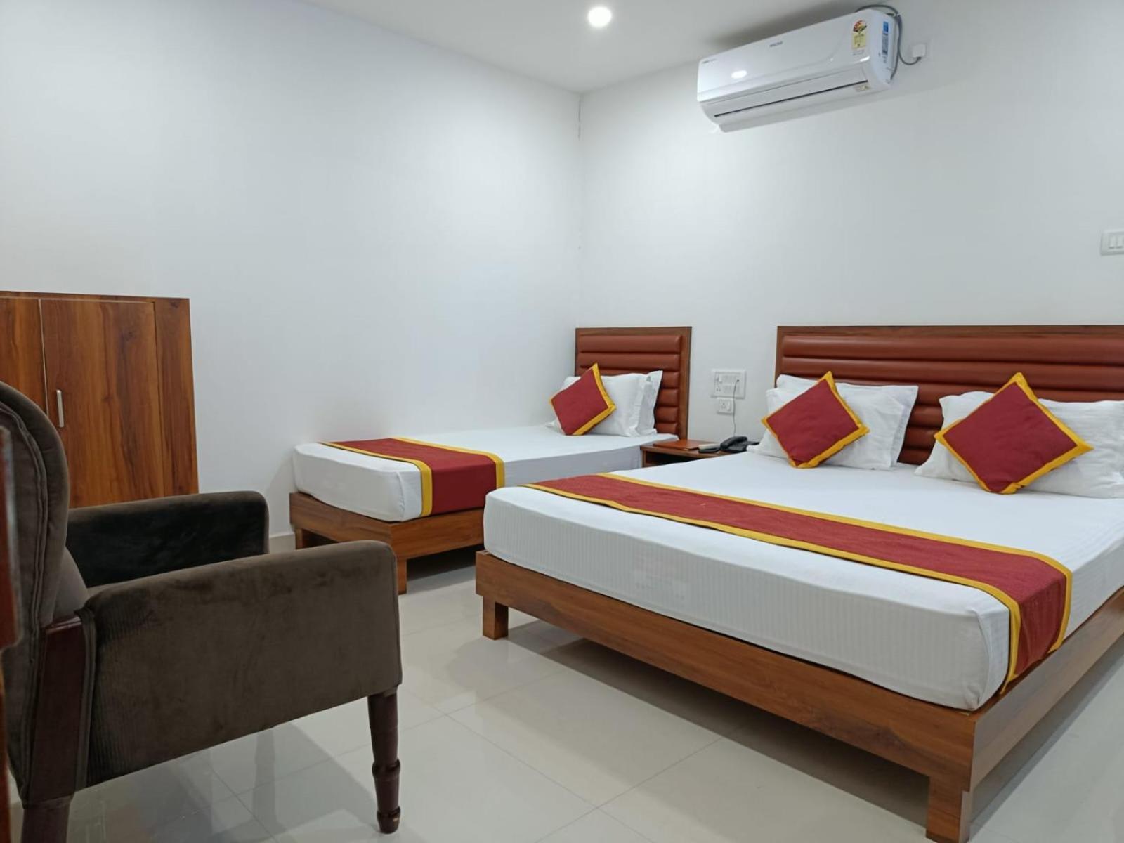 Hotel Executive Inn Hailakandi Exterior photo