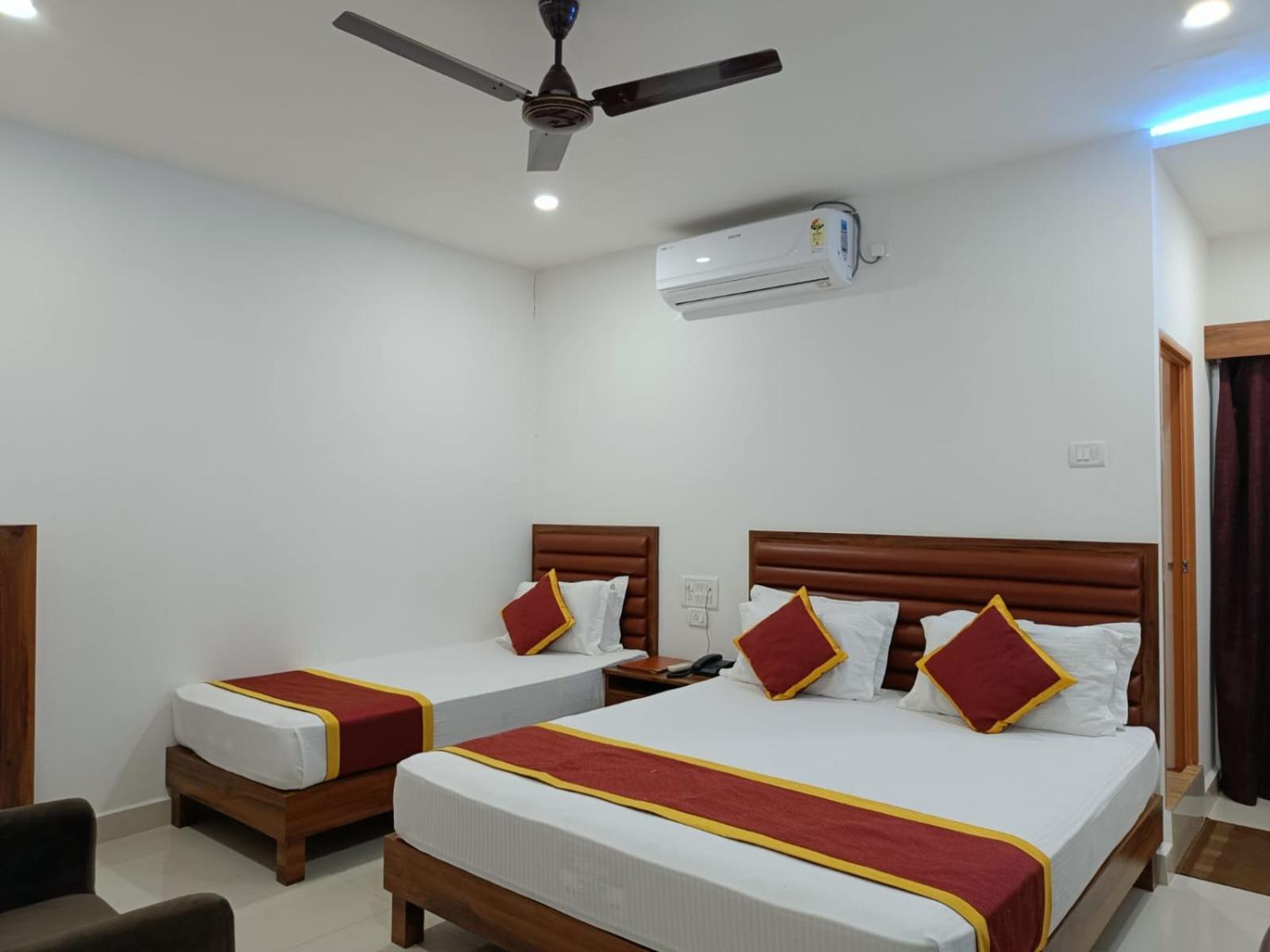 Hotel Executive Inn Hailakandi Exterior photo