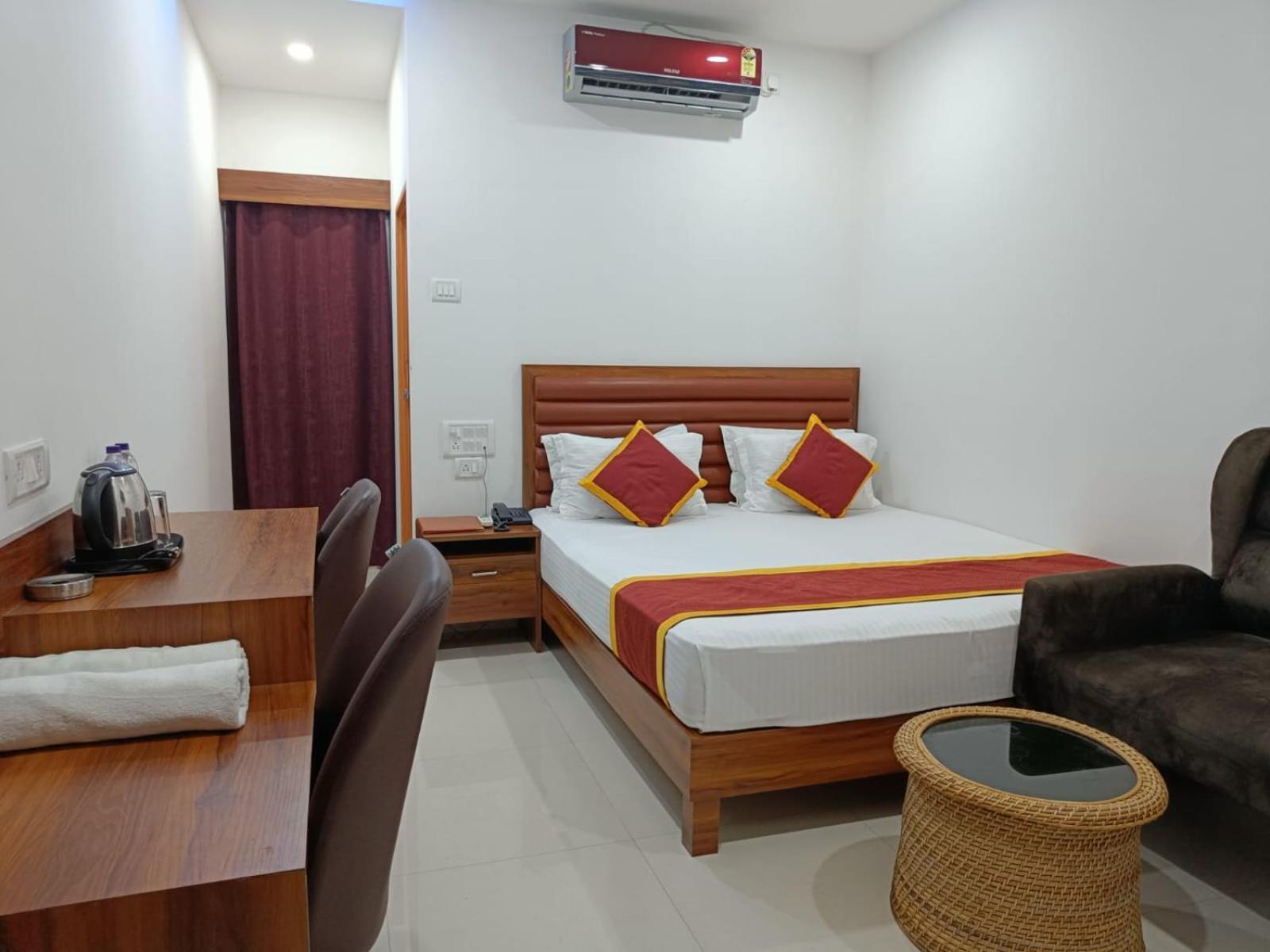 Hotel Executive Inn Hailakandi Exterior photo